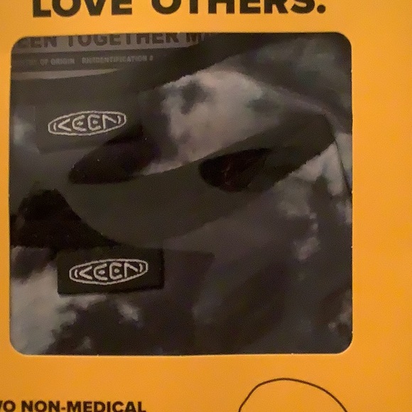 Keen Black Tie Dye 2 pk Face Masks. M/L - Picture 2 of 2